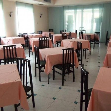 Hotel Silvia Viserbella di Rimini Ngoại thất bức ảnh