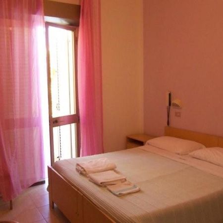 Hotel Silvia Viserbella di Rimini Ngoại thất bức ảnh