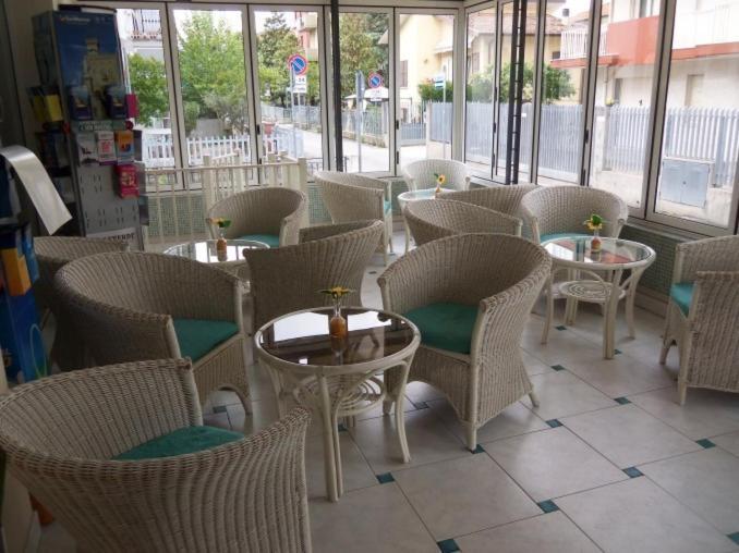 Hotel Silvia Viserbella di Rimini Ngoại thất bức ảnh